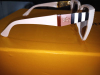 Burberry woman sunglasses brand new 