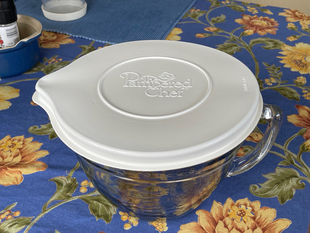 Pampered Chef Classic Large Batter Bowl - new in Kitchen & Dining Wares in Kingston - Image 2