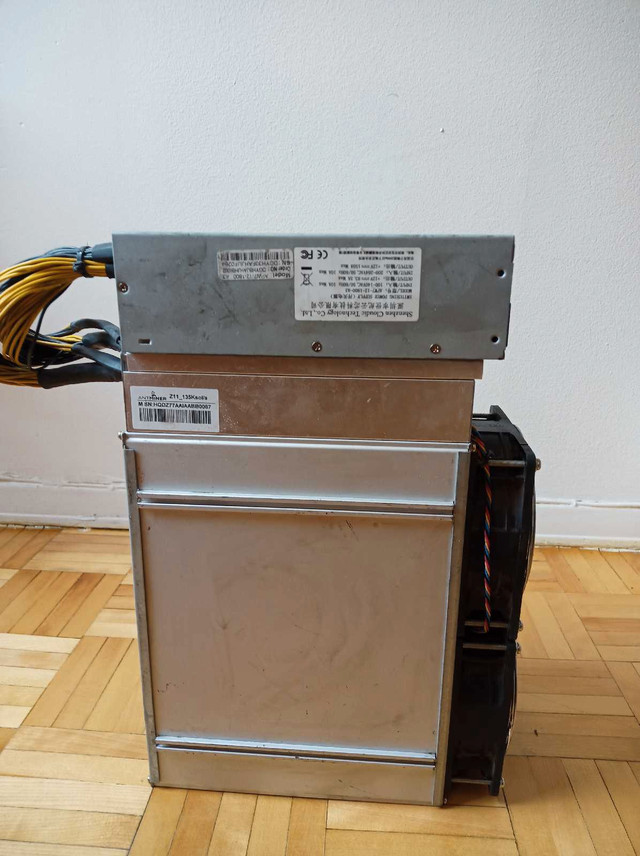 Bitmain Antminer Z11 135Ksol/s Equihash miner With PSU dans Appareils électroniques  à Ville de Montréal