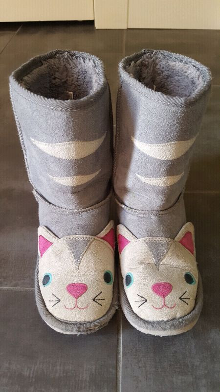 Kids Cat Boots Size 8 in Clothing - 4T in Calgary