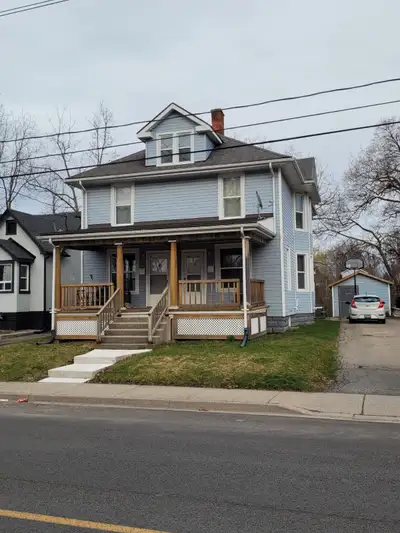 3 bedroom Semi for Rent in Welland. 1,900 plus bills, gas water and hydro. On the waterfront - Near...