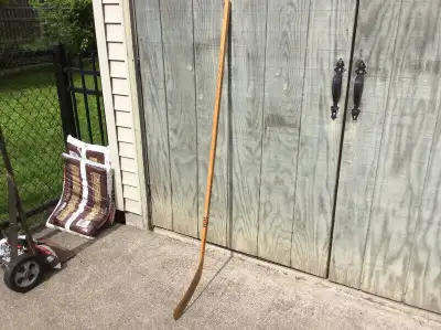 1972 TORONTO MARLBOROS hockey stick !, View more