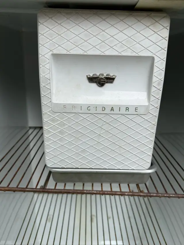1952 Frigidaire- Bare-Metal Showpiece (Non-Working/Display) in Arts & Collectibles in Kitchener / Waterloo - Image 11