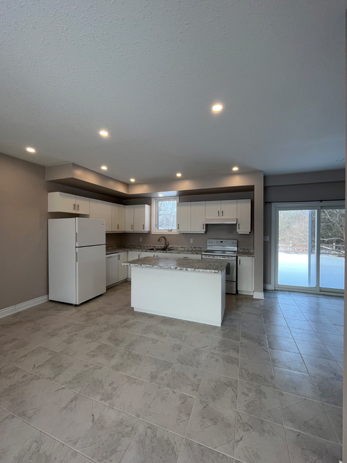 2 Bedroom, 1 Bathroom Apartment for Rent 10 mins to 401 / Guelph Line exit 20 mins to Milton, Guelph...