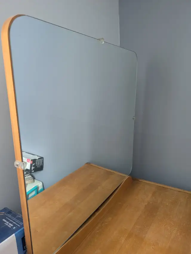 Meuble avec miroir in Dressers & Wardrobes in Laurentides - Image 3
