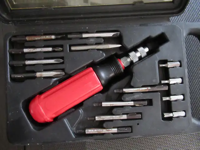 Screwdriver Set with Multiple Ends in Locking Case with Handle486804929192273920