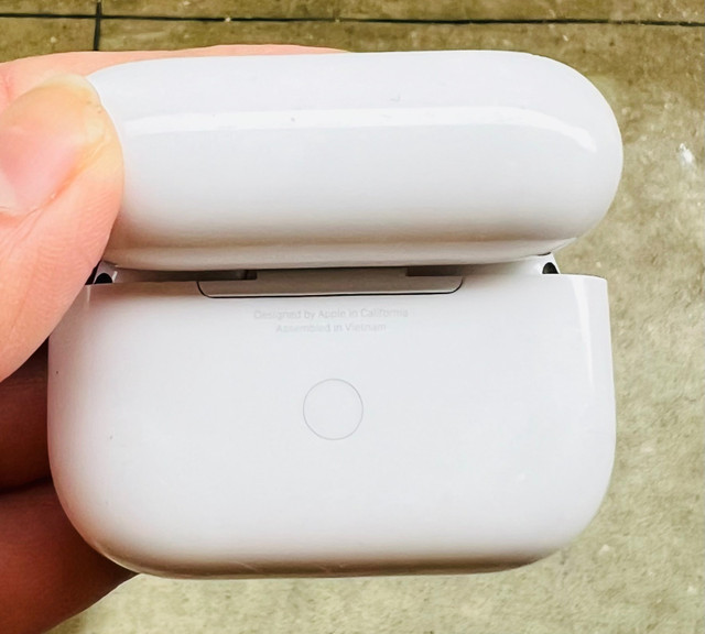 Airpods Pro 2nd Generation  in Headphones in Mississauga / Peel Region - Image 3