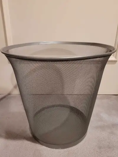 I believe this is about a 17 to 18L capacity New comparable basket at Staples $20 + tax