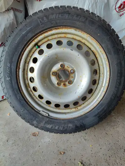 Michelin X-Ice 205/55/R16 winter tires on rims from 2014 Fiat 500L. Will fit other years/vehicles. U...