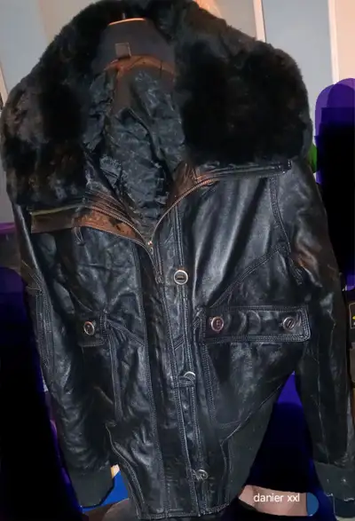 danier leather bomber jacket blk front pocket