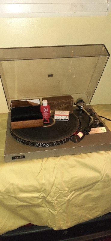 Vintage Technics Turntable in Stereo Systems & Home Theatre in Guelph - Image 4