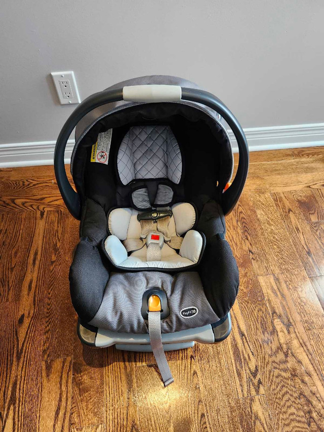Chicco keyfit 30 siège auto bébé | infant car seat dans Poussettes, porte-bébés et sièges d'auto  à Ville de Montréal
