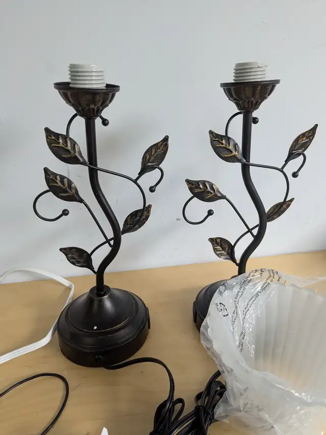 Stripe Glass Touch Lamps Set of 2 with USB Charging, Blossoming in Indoor Lighting & Fans in City of Toronto - Image 6