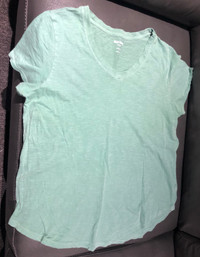 Old Navy women’s light green T-shirt size large | $2 firm