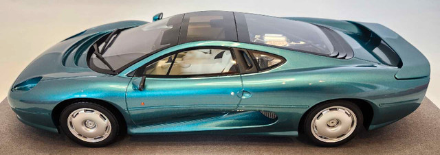 Jaguar XJ 220 Green Metallic 1:18 Resin Top Marques Collectibles in Arts & Collectibles in Kawartha Lakes - Image 4