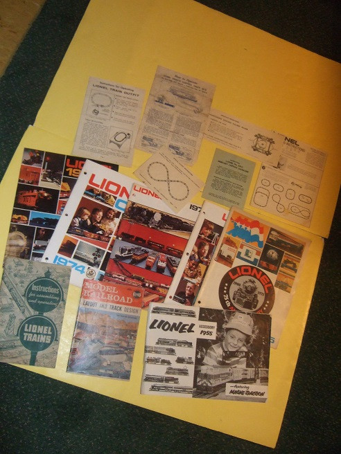 LIONEL TRAINS Ephemera and Pamphlets and Catalogues -14 Items in Non-fiction in Oakville / Halton Region