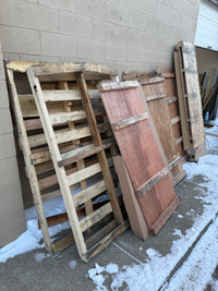 Free wood pallets for your projects 