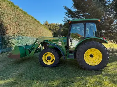 Tracteur John Deere 5101E Limited, moteur 100HP, seulement 1783 heures, transmission 12-12 avec renv...