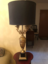 Lampé antique marbré noir 36” de hauteur 