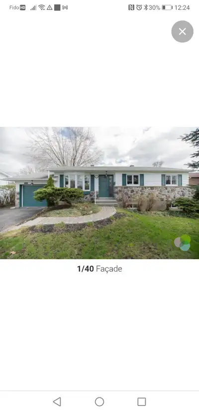 Ce magnifique plain-pied (bungalow) de 4 Chambres à coucher spacieuses (3 au rez-de-chaussée + 1 au...