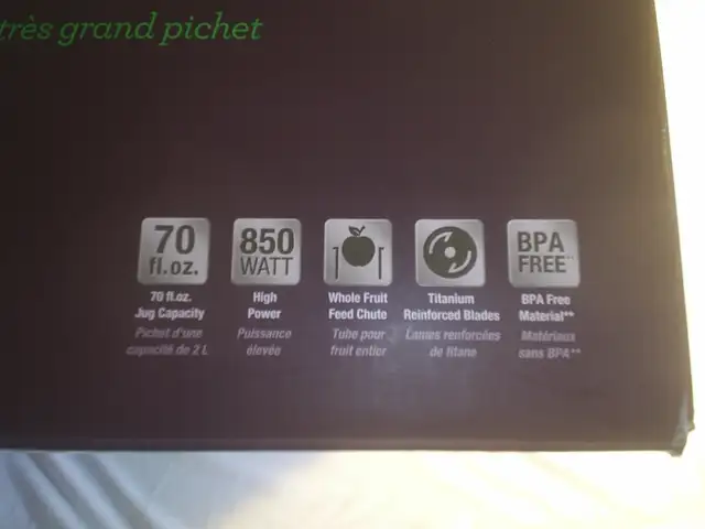Juice Fountain Plus in Processors, Blenders & Juicers in Sarnia - Image 4