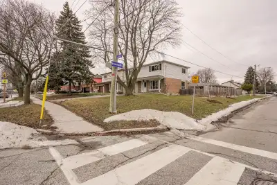 This convenient home is located in highly desirable, Port Union Neighbourhood this home features spa...