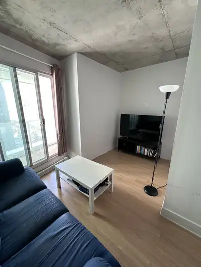 Cession de bail – Dispo le 25 Août 2026 ✨ Appartement 1 chambre d’environ 637 pi², au 5ᵉ étage, avec...