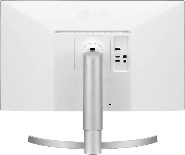 LG 27" 60 Hz IPS UHD sRGB 98% 4K UHD 3840 x 2160 HDR Monitor in Monitors in City of Montréal - Image 3