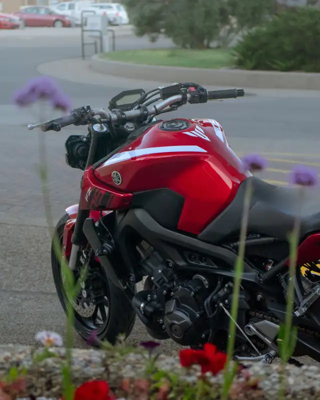 2018 YAMAHA FZ in Sport Bikes in Lethbridge - Image 4