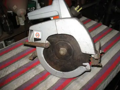 Scie 7 1/4 pouces Black and Decker, View more