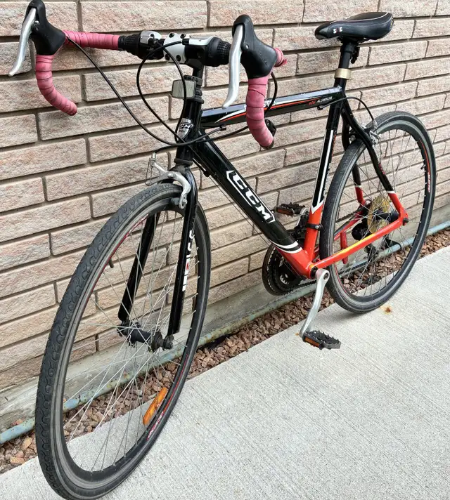 Adult Road Bike in Road in Barrie - Image 3