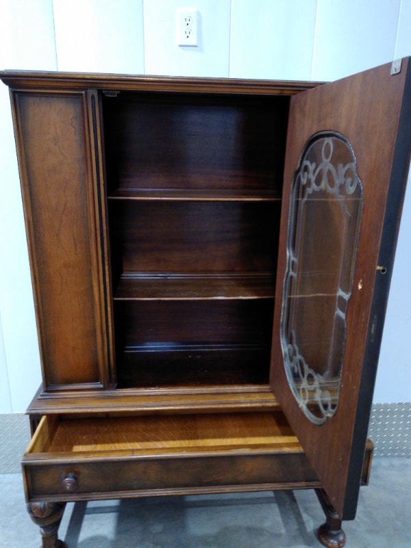 Beautiful China made in Kitchener! Hutches & Display