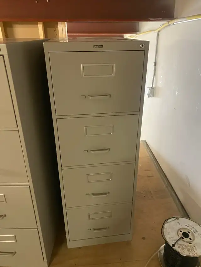 filing cabinet 4 drawers in Bookcases & Shelving Units in St. Albert - Image 3