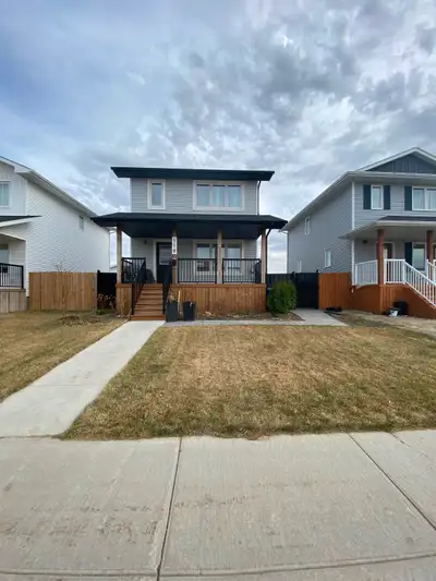 Welcome to Reddekopp Crescent located in the Southlands of Warman. This 2 storey home offers incredi...