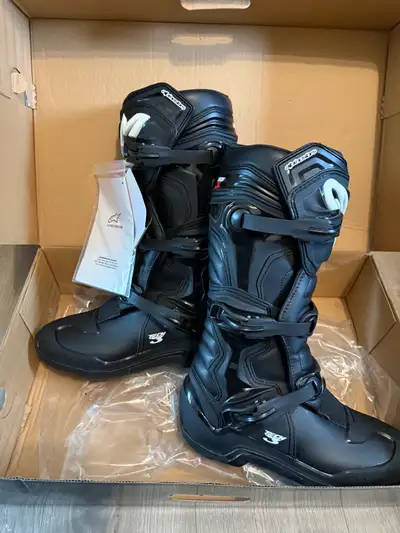 Brand new, tags attached Alpinestars Tech 3 Enduro Boots for sale. Size 10, 44.5 (EUR). Bought from...