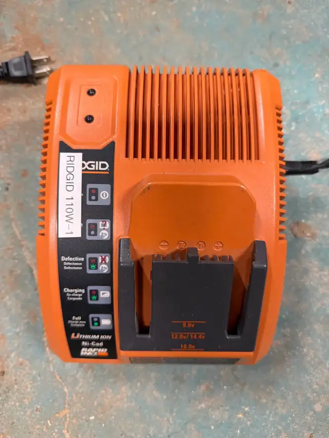 Milwaukee & Ridgid Battery Chargers in Power Tools in Hamilton - Image 4