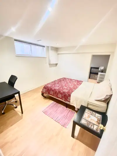 NorthYork Bayview and Finch One bedroom plus den basement unit Fully furnished Spacious Near bus sto...