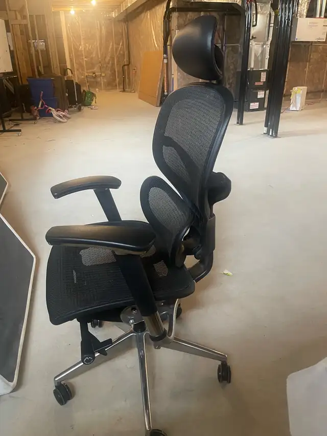 ErgoMax Mesh Office Chair w/ Headrest – Like New ($499 Retail) in Chairs & Recliners in Kingston - Image 4