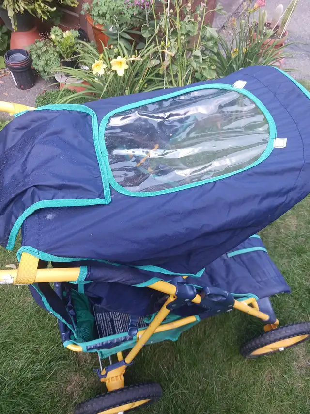 stroller in Strollers, Carriers & Car Seats in Ottawa - Image 4
