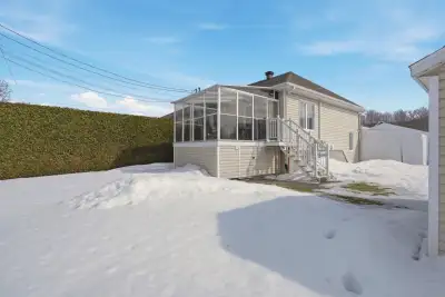 Grand jumelé avec solarium, terrain intime, Lévis (St-David), View more
