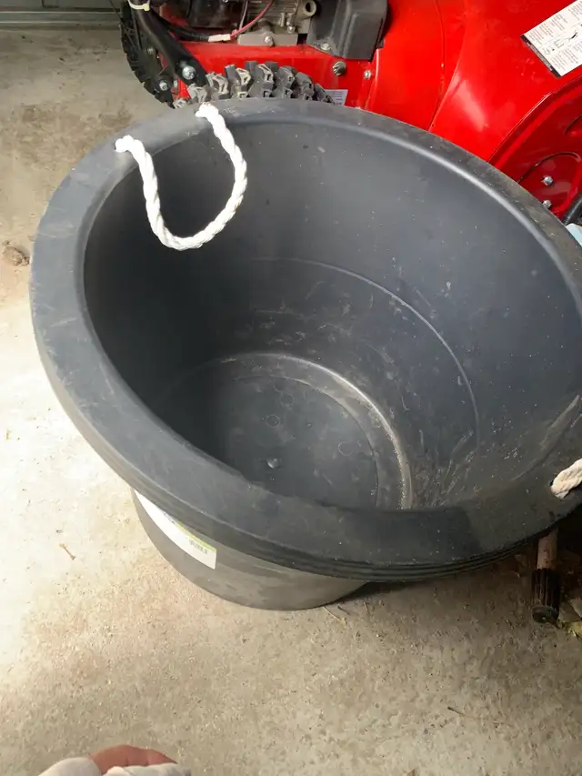 Large bucket in Hot Tubs & Pools in Regina - Image 6