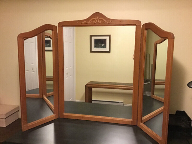 Miroir 3 côtés en pin dans Décoration intérieure et accessoires  à Ouest de l’Île
