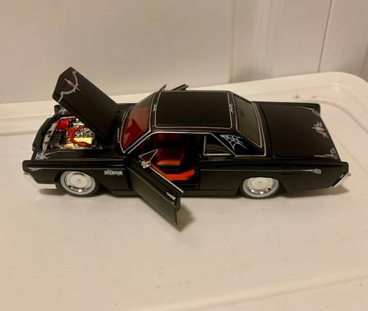 1966 LINCOLN CONTINENTAL BLACK 1:26 SCALE MAISTO PRO RODZ RARE in Arts & Collectibles in Burnaby/New Westminster
