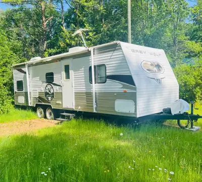 Clean well kept 28ft trailer, everything works! Water is currently winterized. Furnace, ac, fridge,...