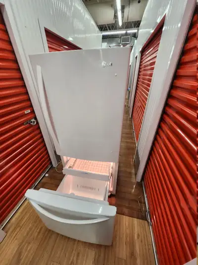 ⚡ Furniture & Appliance Bundle Opportunity - LG Fridge Steal Details: • Condition: Used – Excellent...