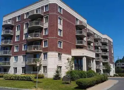 Condo bien insonorisé 3 1/2 aux Jardins Palerme, 3ième étage Visites vendredi 3 avril et dimanche le...