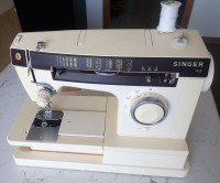 Singer 7110 Sewing Machine & Singer SM Cabinet