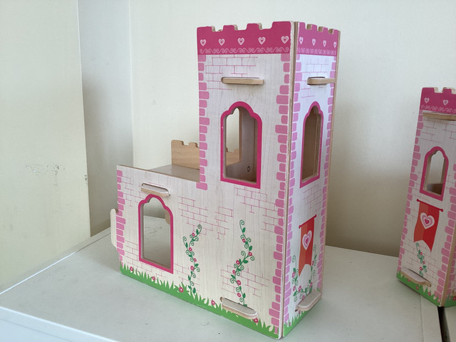 Wooden Castle in Toys & Games in City of Toronto - Image 2