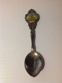 DISNEYLAND MAGIC KINGDOM SOUVENIR SPOON (VINTAGE)