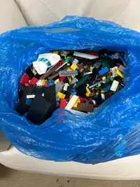 Lego 100s of pieces used